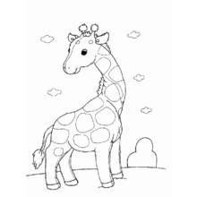Desenho de Girafa de pé sob as nuvens para colorir